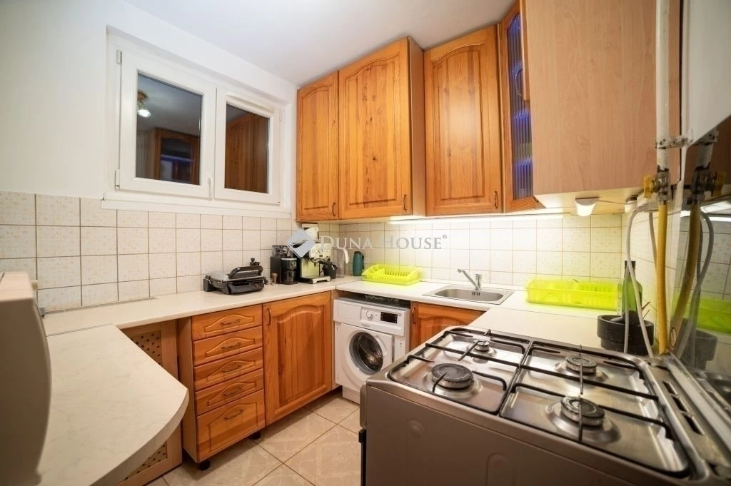 c3-1-name c2-20-name, Budapest IV. kerület, Újpest, Szentháromság utca