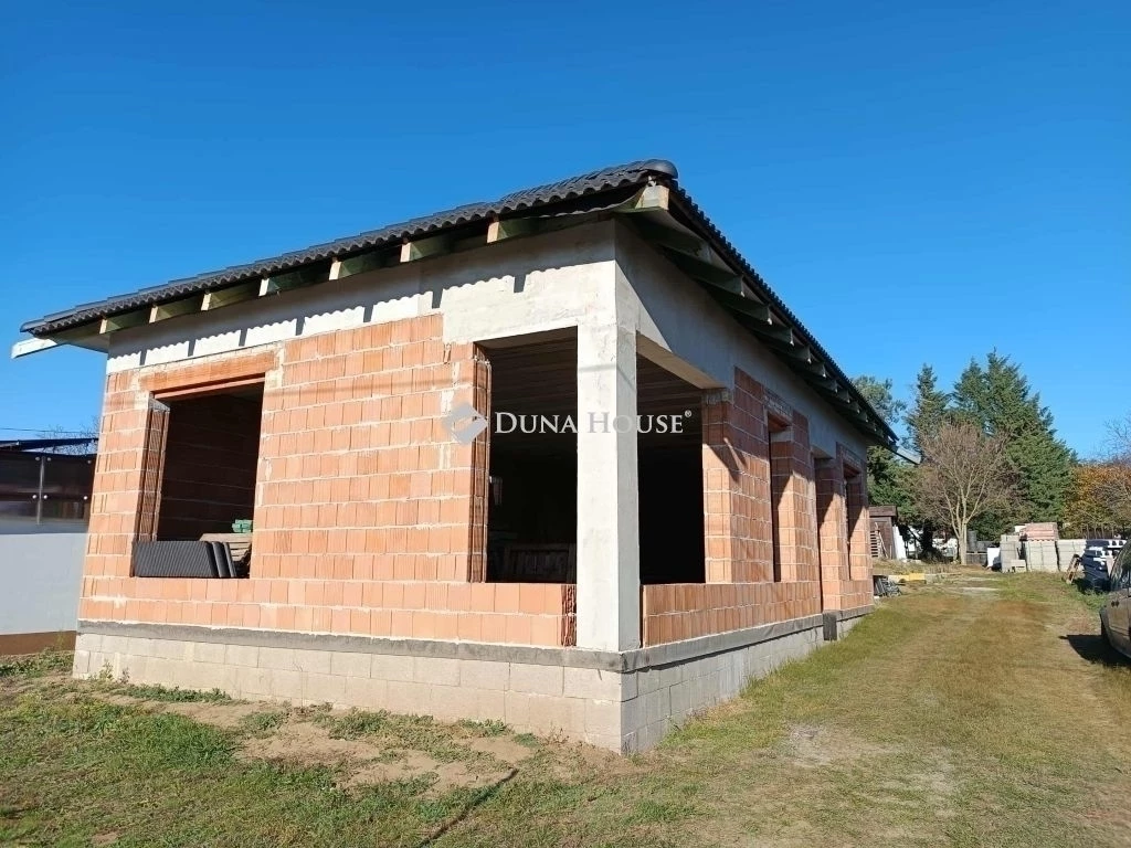 Eladó új építésű ház, Csörög