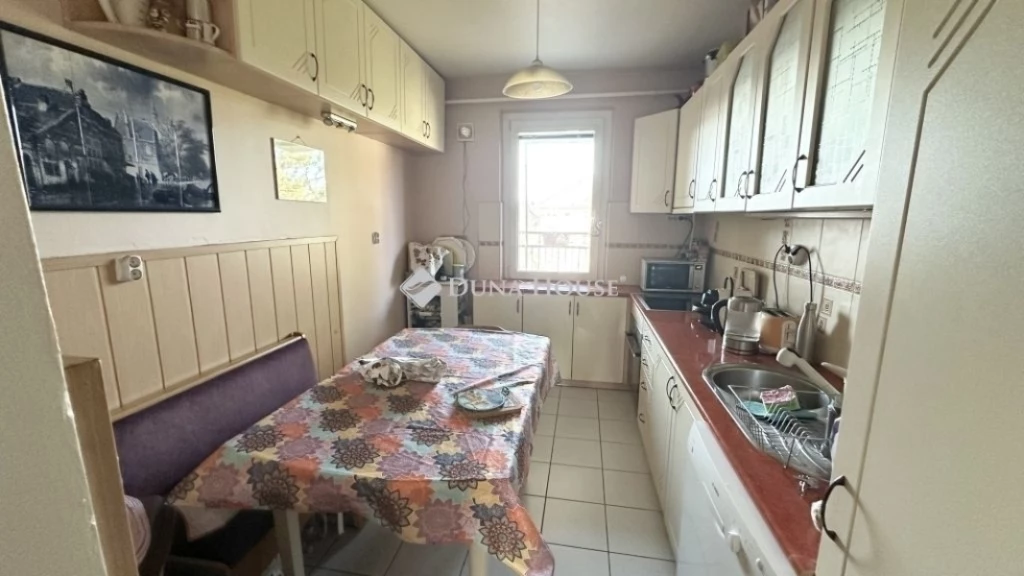 Eladó 4 szobás, dupla komfortos, erkélyes  lakás, Budapest 4. ker.