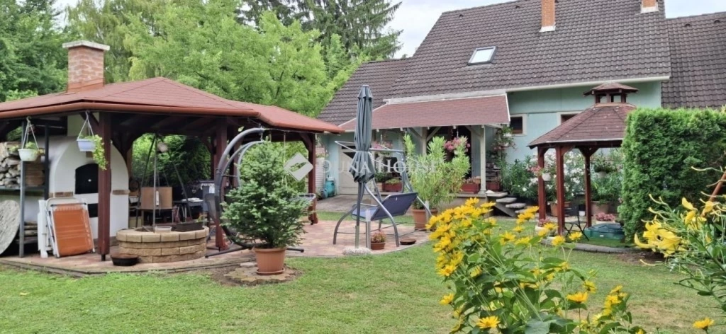 c3-1-name c2-1-name, Gárdony