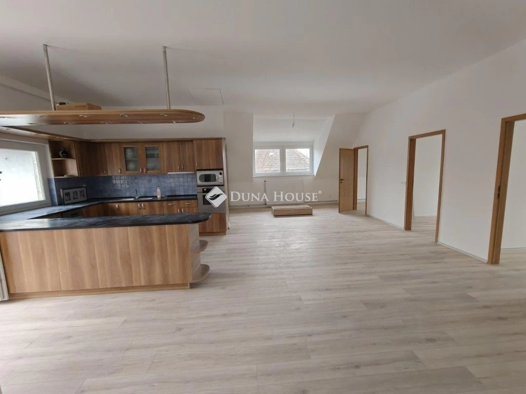 For sale brick flat, Budapest XV. kerület, Rekettye utca