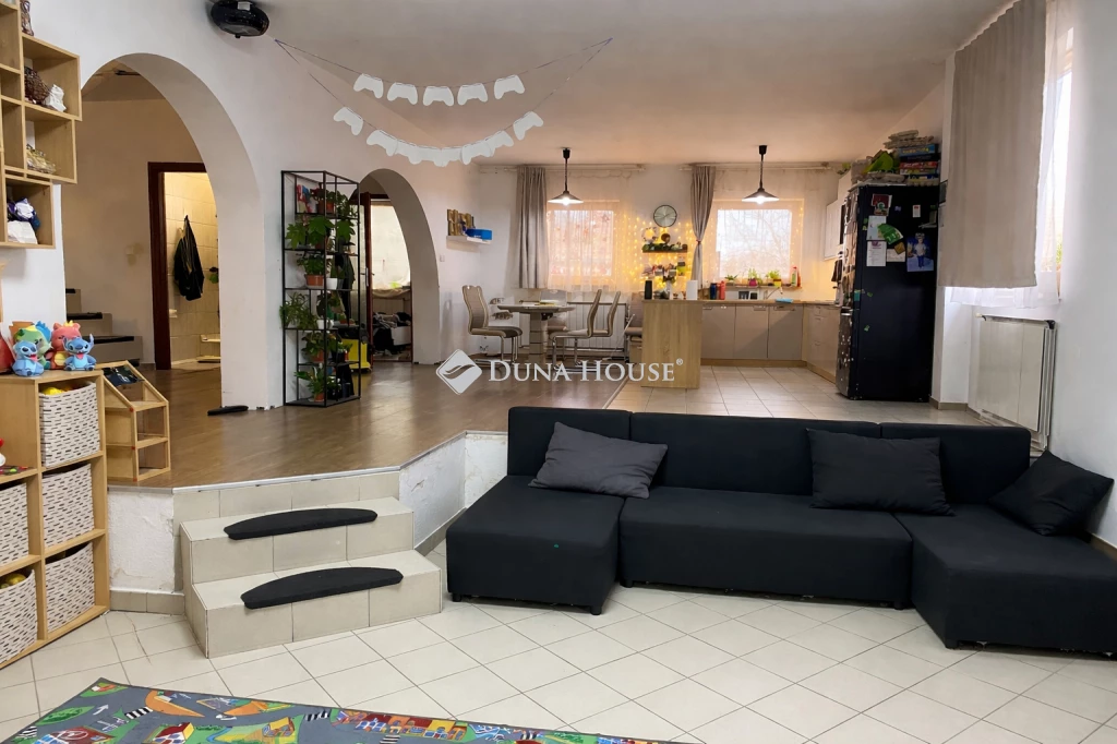 Eladó ház, Nagykáta