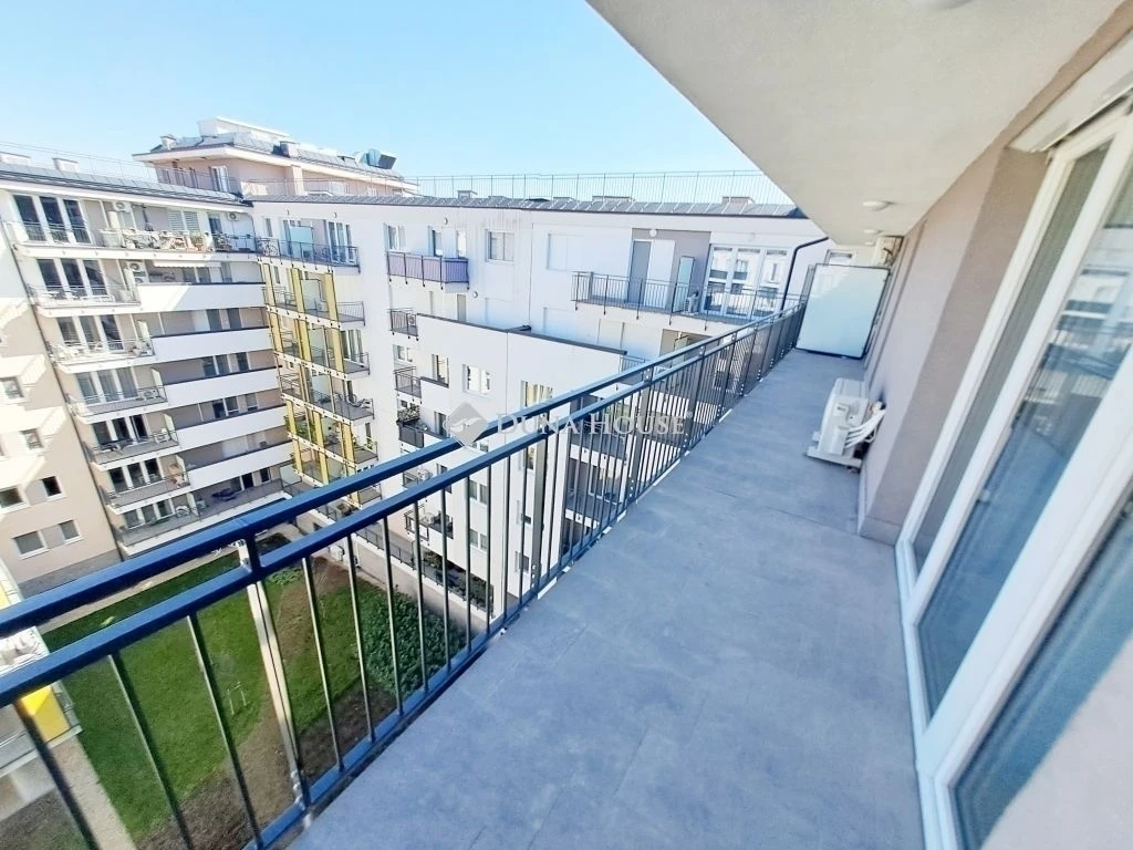 Eladó 2 szobás, teraszos, klímás, gépesített konyhás lakás, Budapest 13. ker.