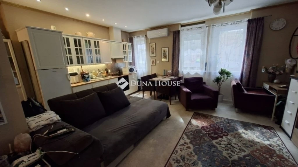 Eladó  felújított, 2 szobás lakás, Budapest 13. ker.