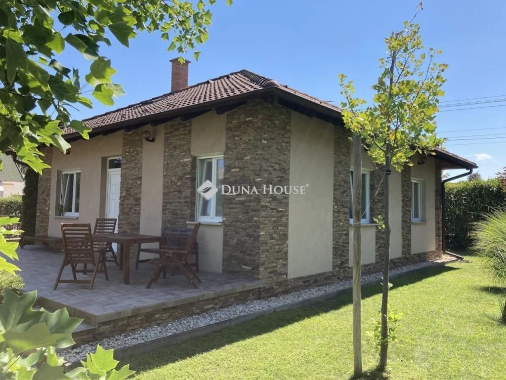 c3-1-name c2-1-name, Balatonlelle