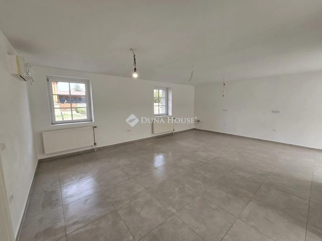 c3-1-name c2-1-name, Szabadbattyán