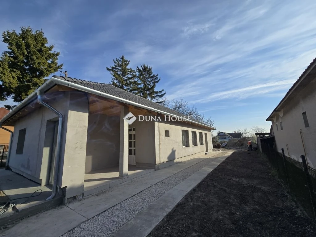 Eladó ház, Szabadbattyán