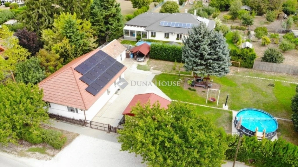 c3-1-name c2-1-name, Gárdony