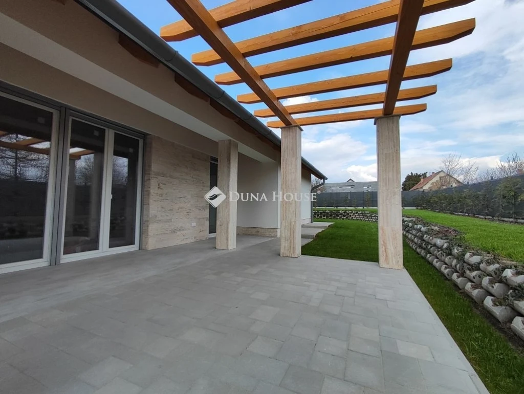 Eladó ház, Ráckeresztúr