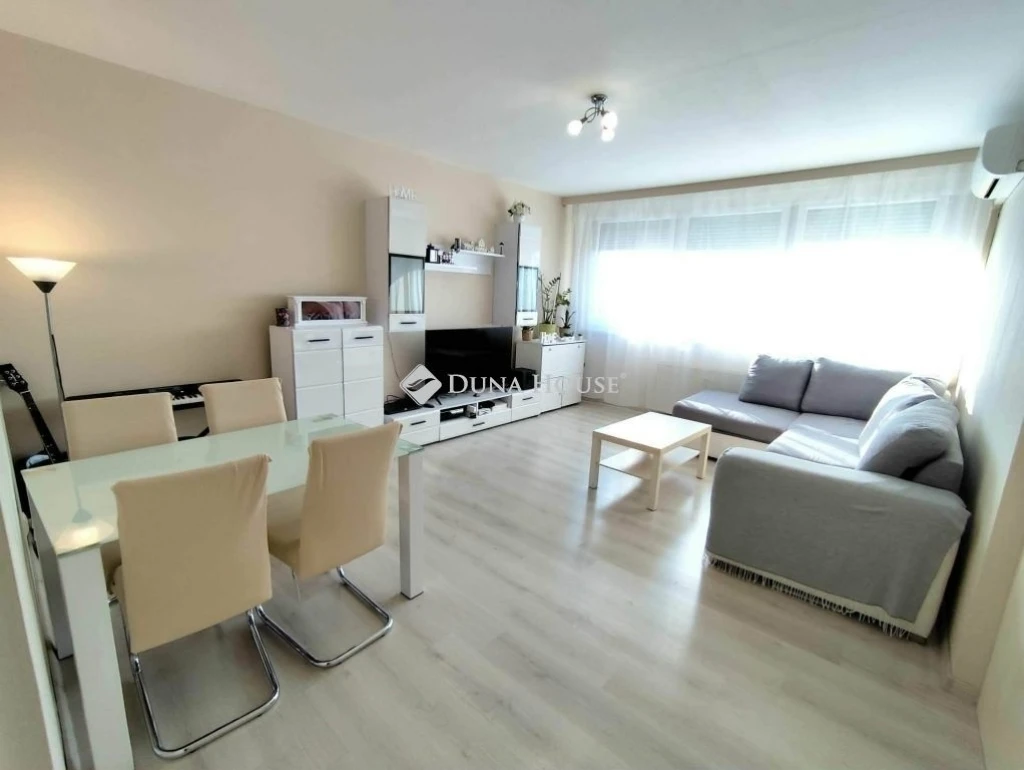 Eladó 2 szobás, felújított  lakás, Budapest 14. ker.