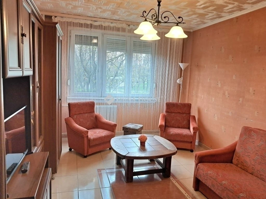 Eladó 2 szobás lakás, Budapest 15. ker.