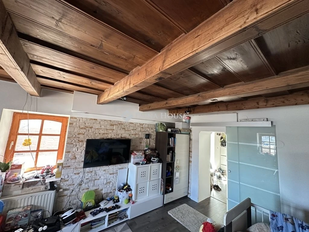 Eladó ház, Sáregres