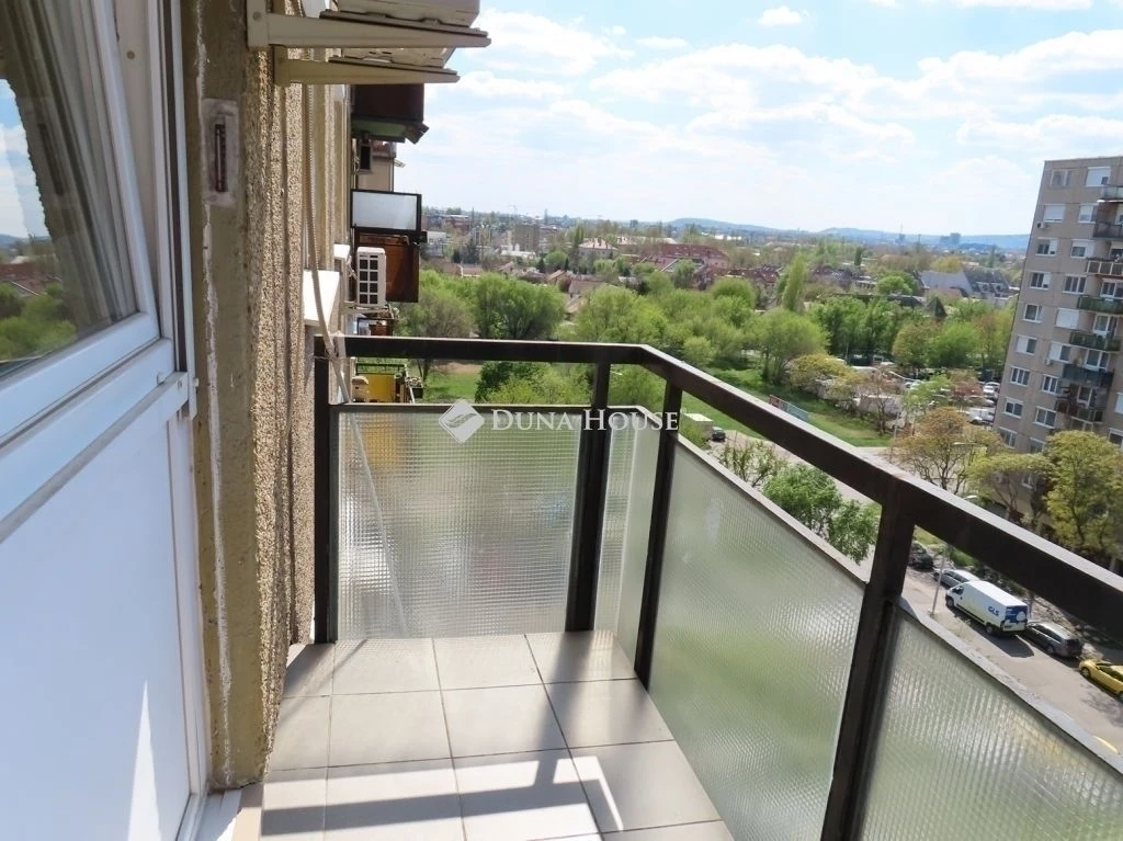 Eladó 3 szobás, klímás, redőnyös lakás, Budapest 4. ker.