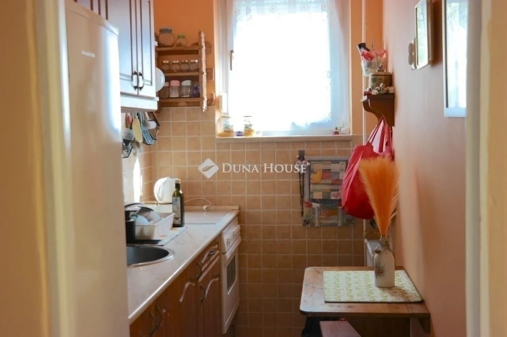 Eladó 2 szobás, napfényes lakás, Budapest 14. ker.