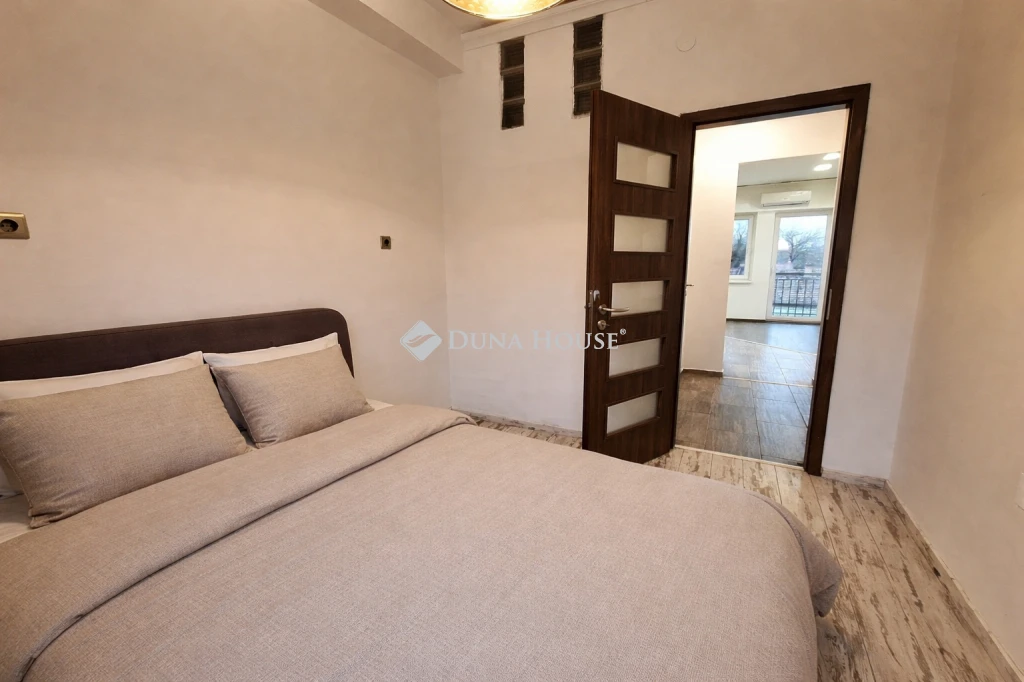 Eladó felújított, 2 szobás lakás, Budapest 14. ker.