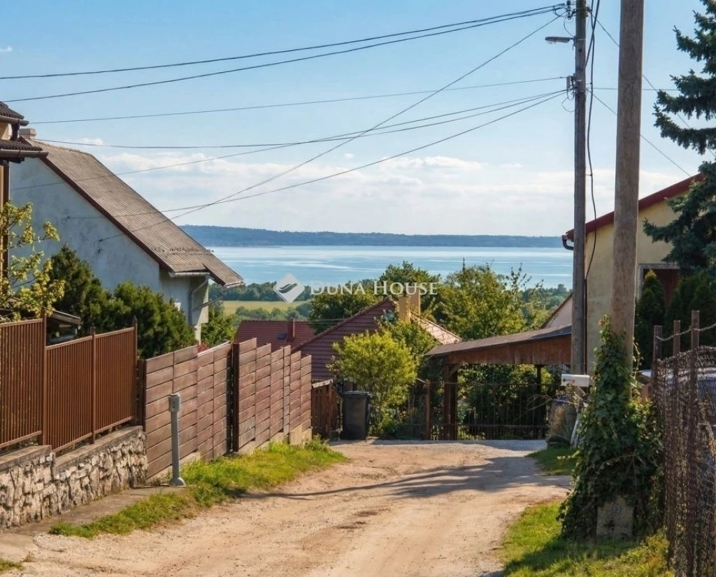 Eladó telek, Balatonalmádi