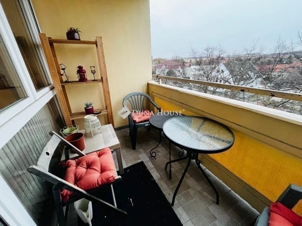 Eladó  2 szobás, erkélyes lakás, Budapest 14. ker.