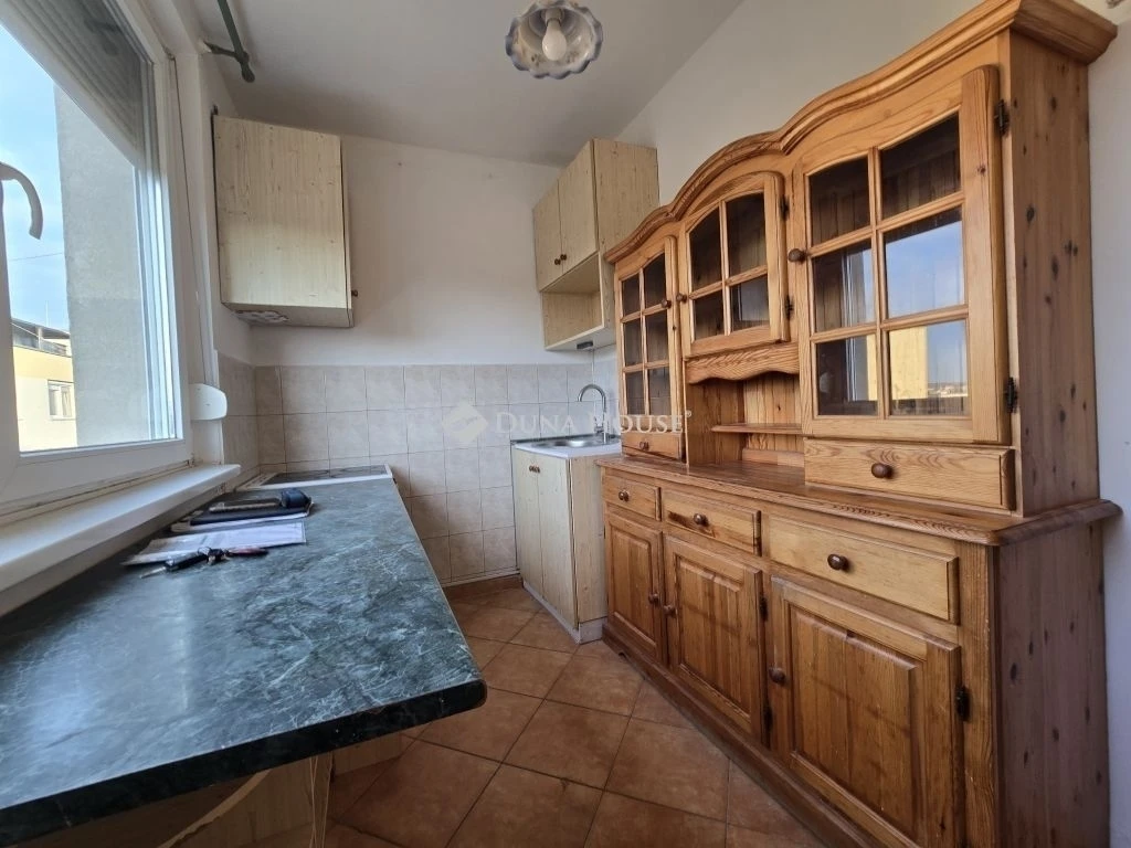 c3-1-name c2-20-name, Várpalota