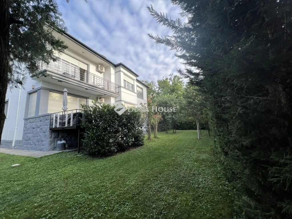 c3-2-name c2-19-name, Budapest II. kerület, Vérhalom, Vérhalom utca