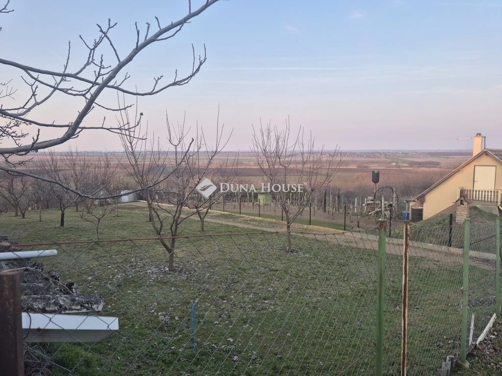 Eladó telek, Siófok