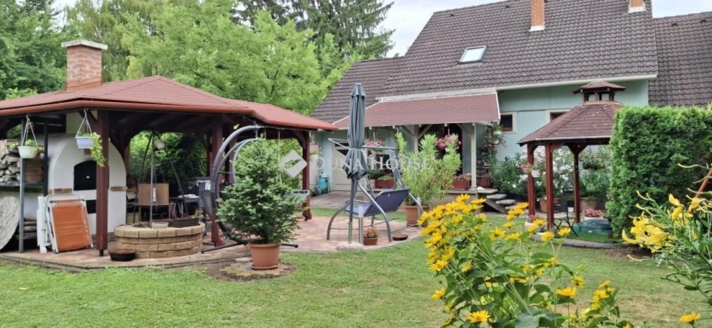 c3-1-name c2-1-name, Gárdony