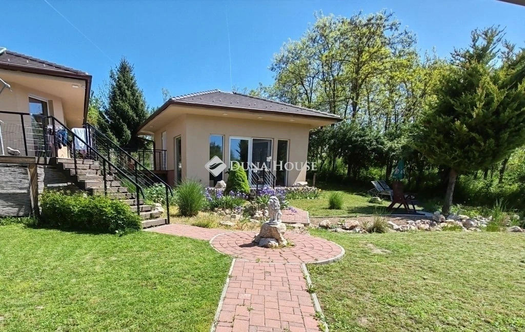 Eladó ház, Kápolnásnyék