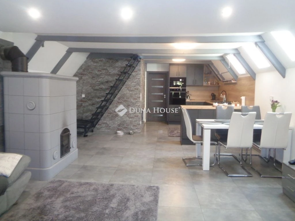 61m2, 2 szobás, felújított