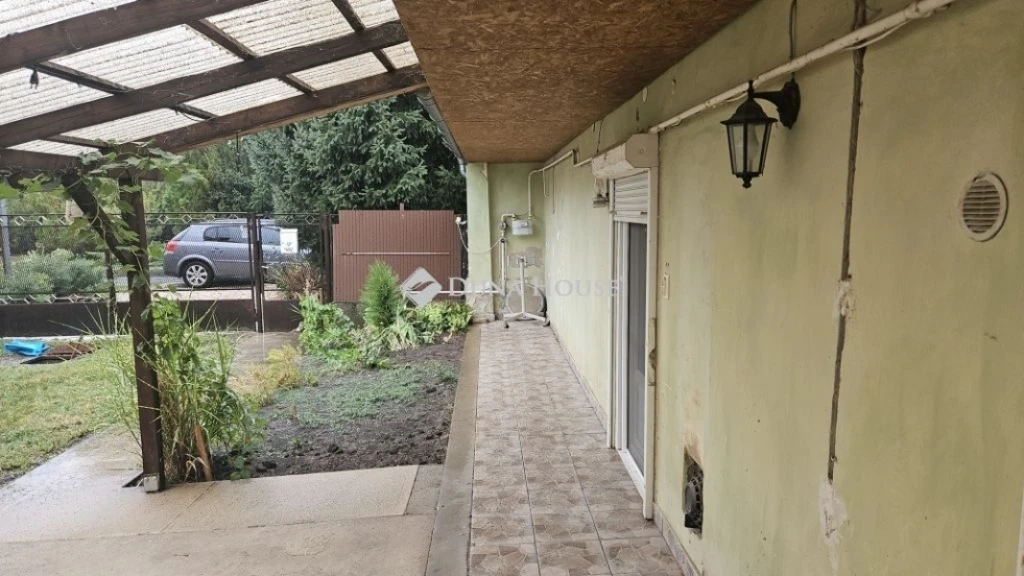 Eladó ház, Lajoskomárom