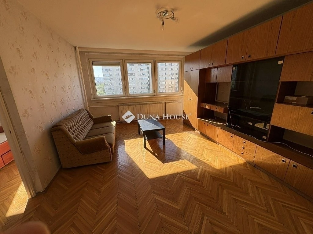 Eladó 3 szobás, lakható állapotú lakás, Budapest 4. ker.