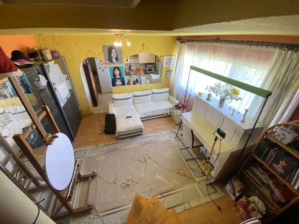 Eladó 3 szobás, belső két szintes lakás, Budapest 17. ker.