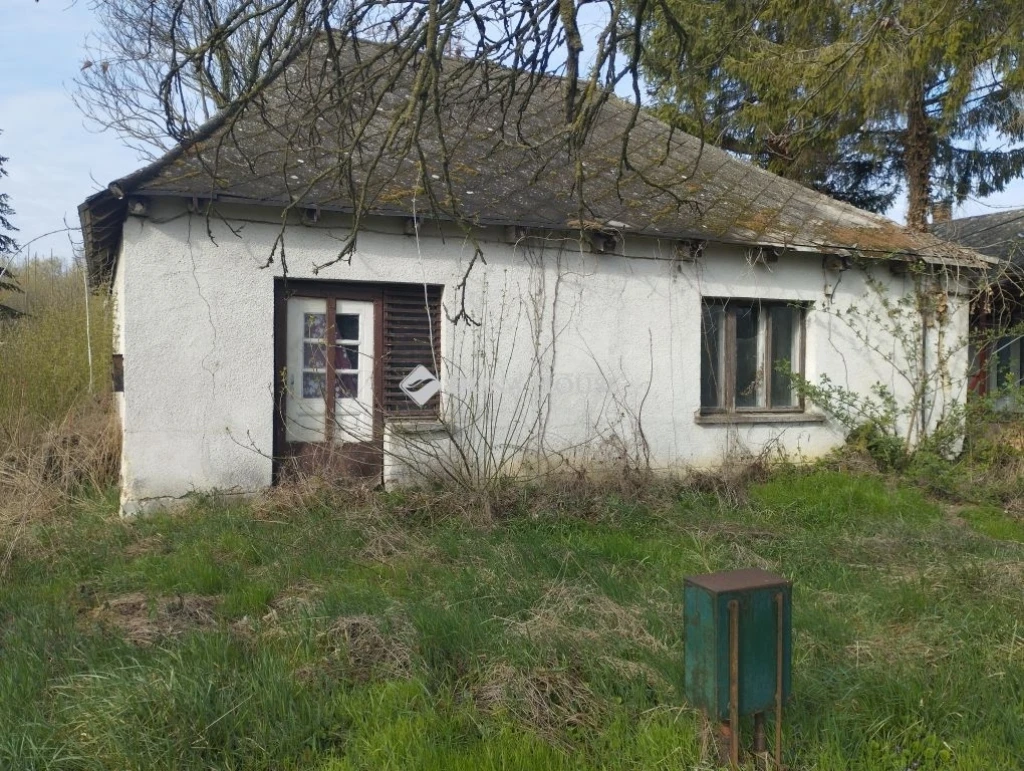 Eladó ház, Soponya