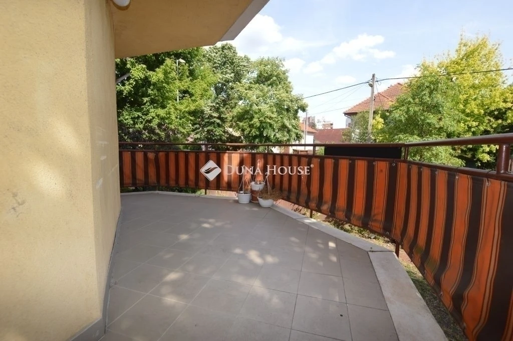 Eladó 2 szobás, nagy teraszos lakás, Budapest 14. ker.