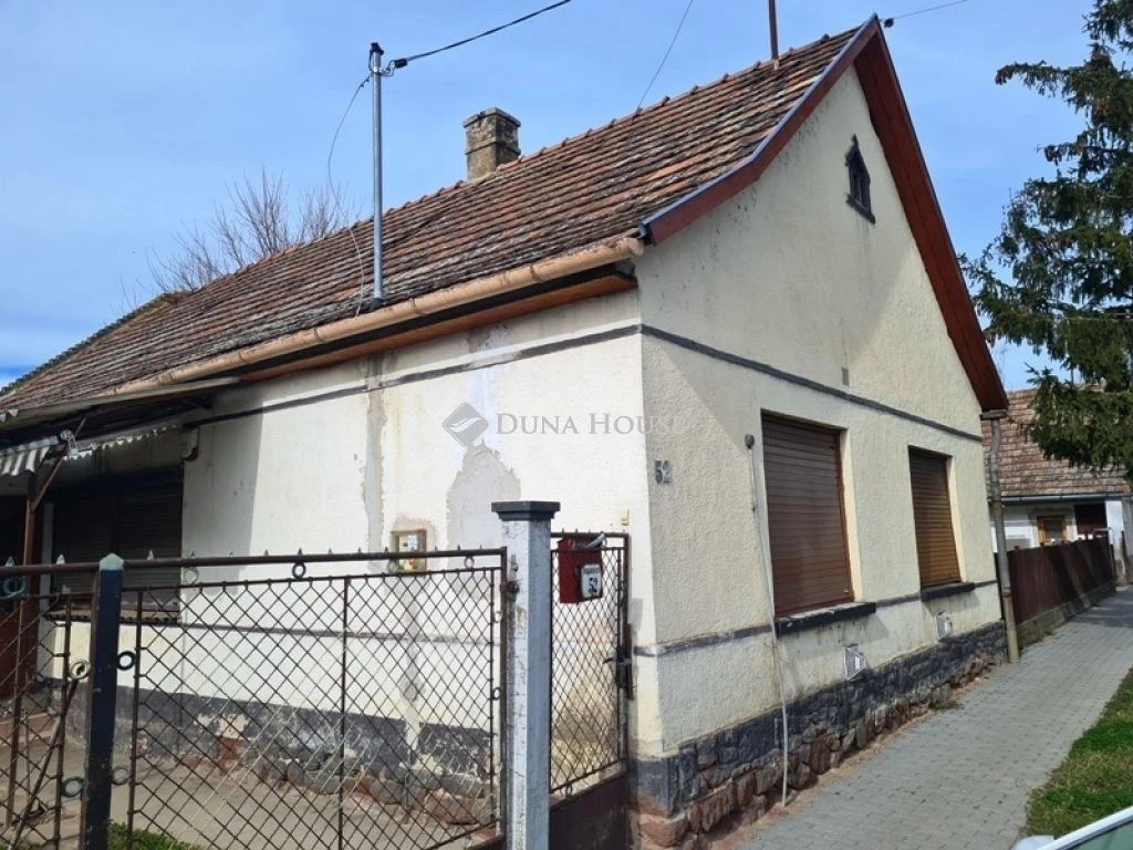 Eladó ház, Lajoskomárom