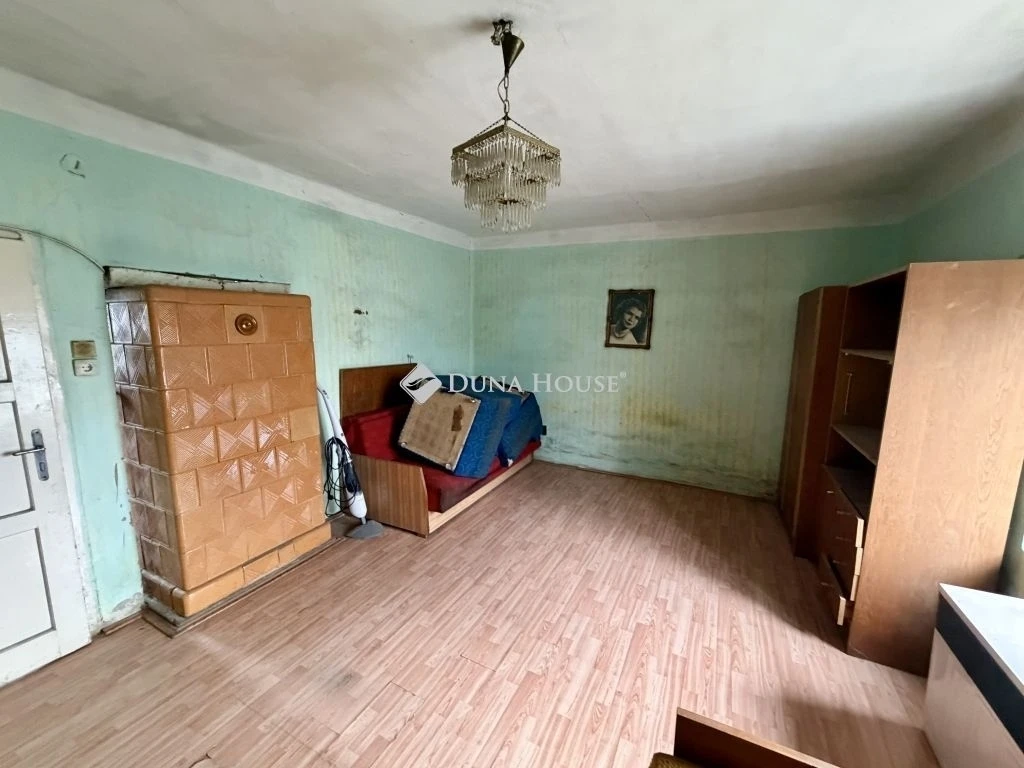 Vasútállomáshoz közeli, 62m2 felújítandó családi ház