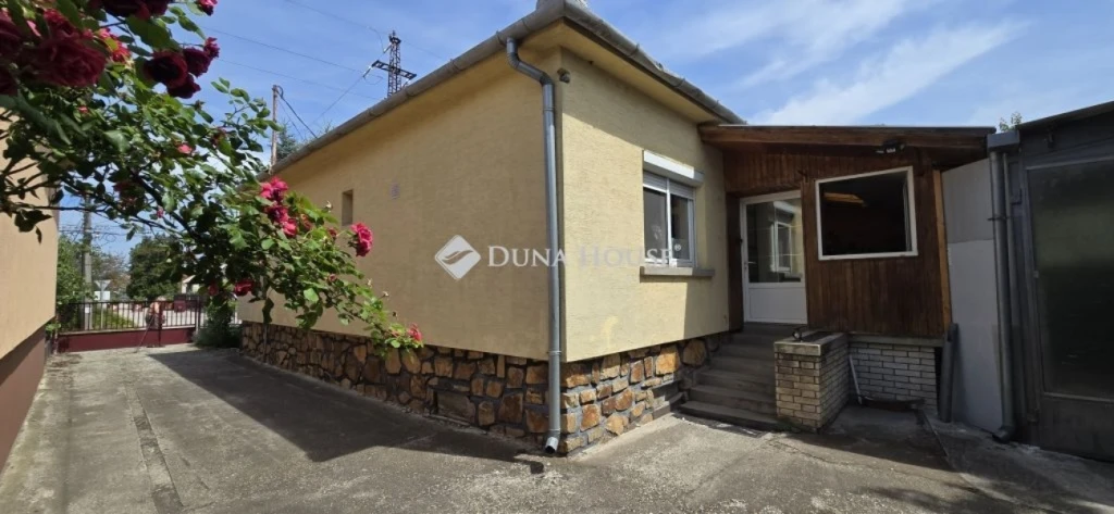 3 szobás családi ház + 100m2 műhely + pince
