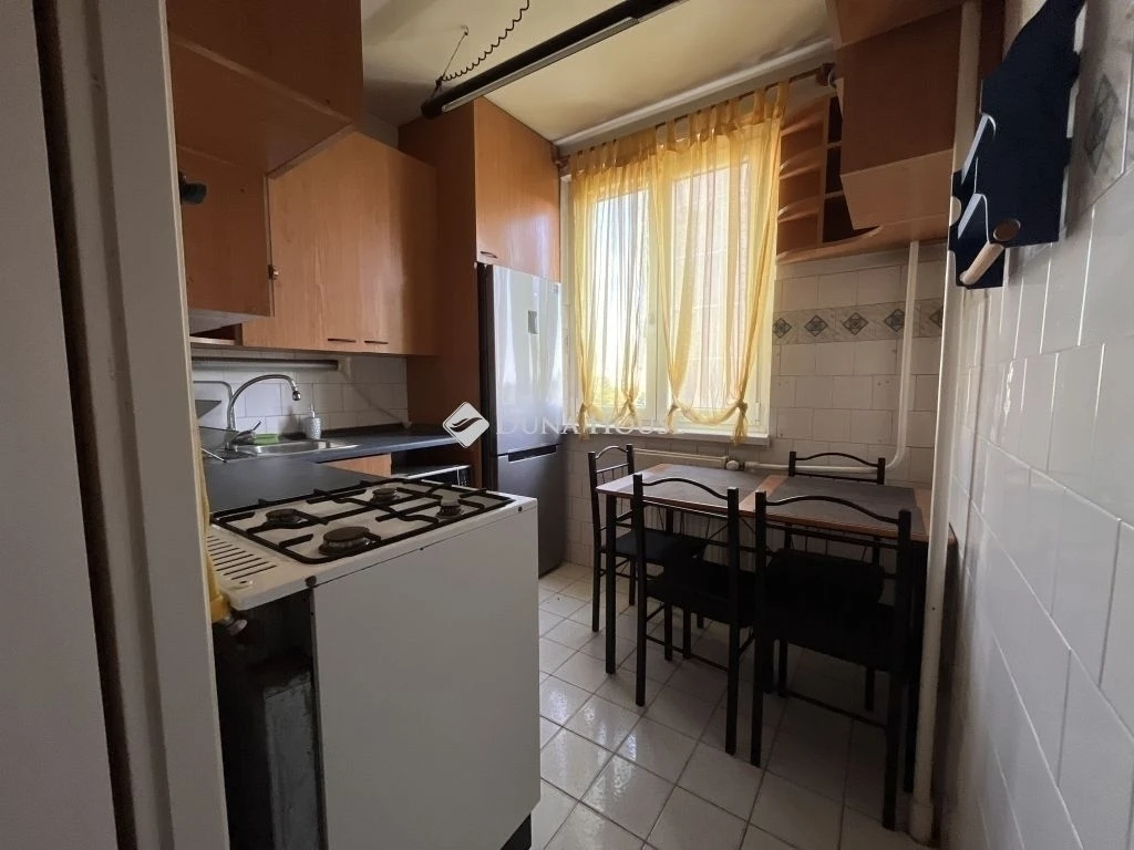 Eladó 3 szobás lakás, Budapest 15. ker.