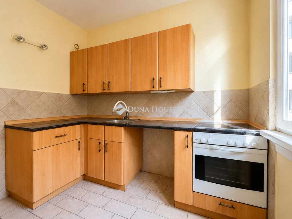 Eladó 3 szobás, klímás. új műanyag ablakos lakás, Budapest 13. ker.