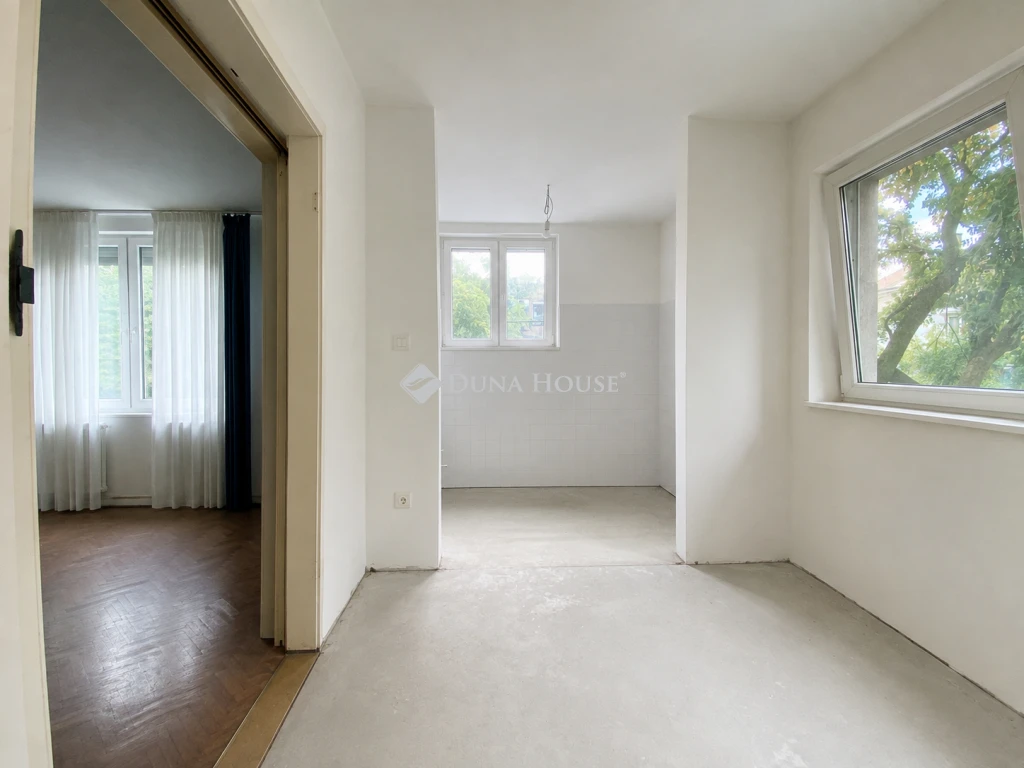 Eladó 2 szobás, erkélyes lakás, Budapest 14. ker.