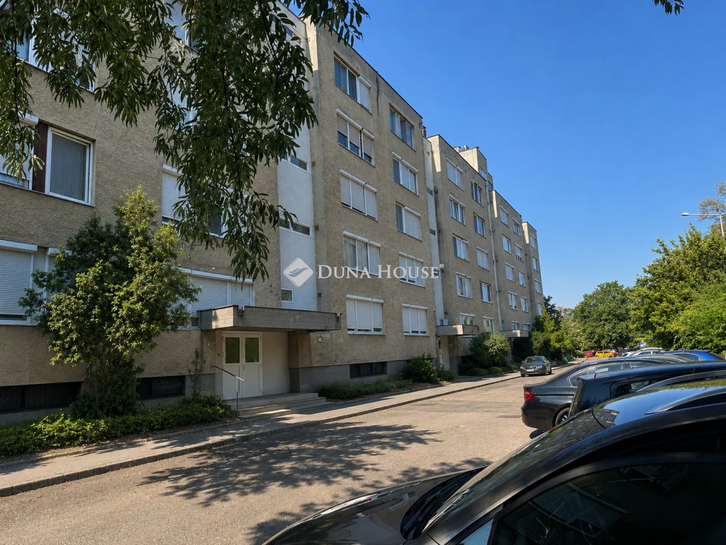 Eladó felújított, 2 szobás, világos lakás, Budapest 17. ker.