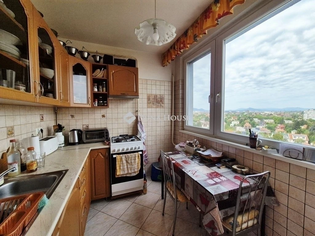 Eladó 3 szobás, erkélyes lakás, Budapest 14. ker.