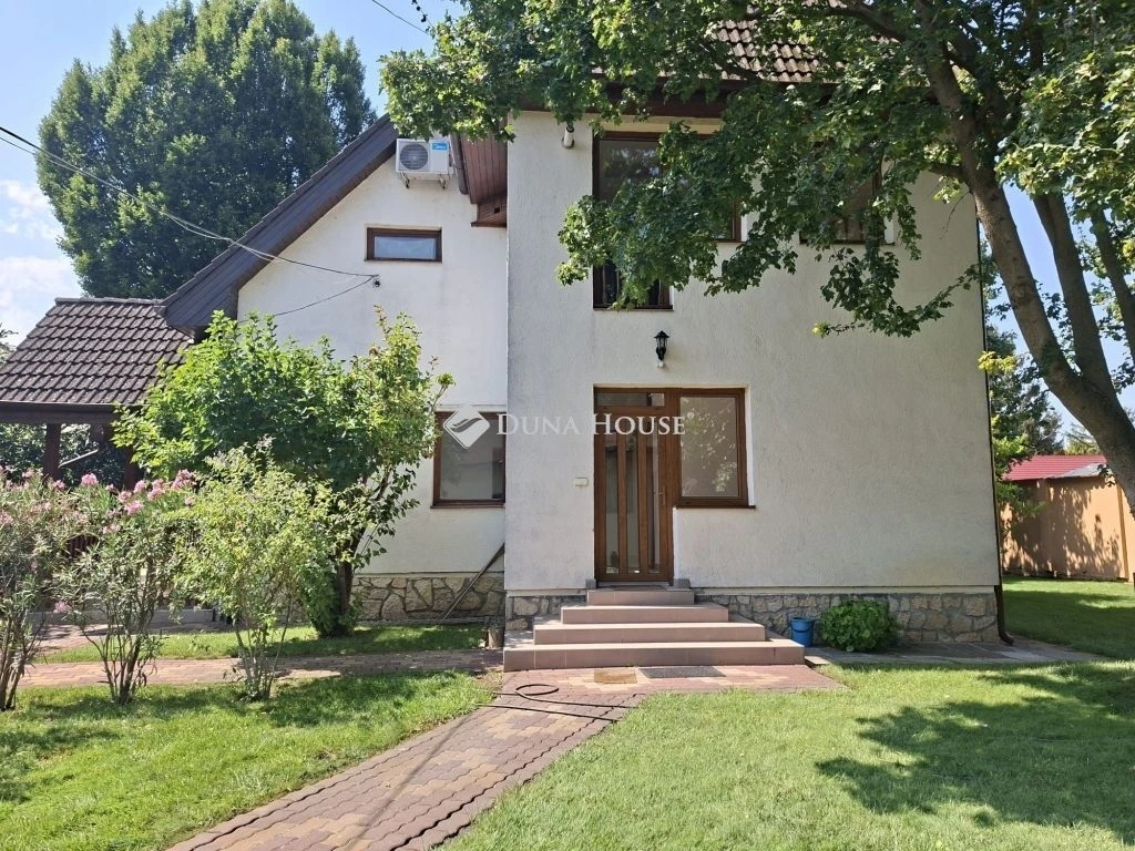 Eladó ház, Siófok