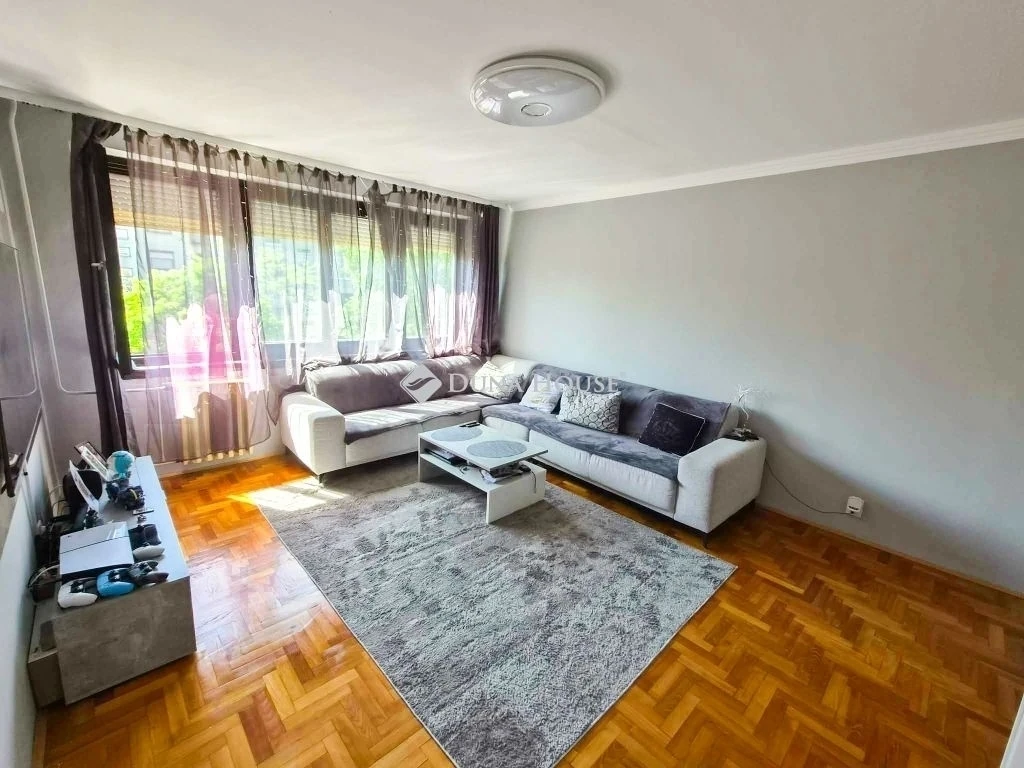 Eladó 3+1 szobás, 3 loggias, világos lakás, Budapest 16. ker.