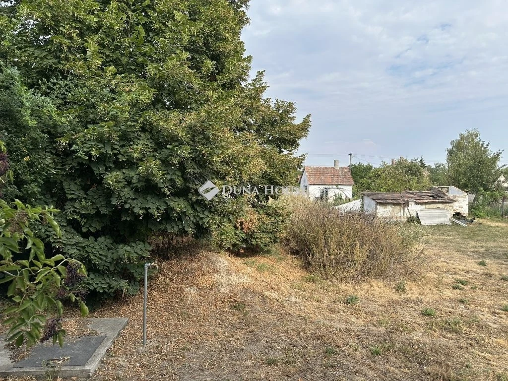 Eladó telek, Pákozd
