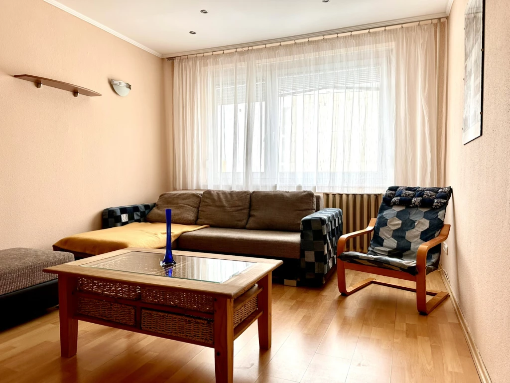 Győr–Marcalváros I., Répce utcában nappali + 2 szobás, 53 m²-es panellakás eladó