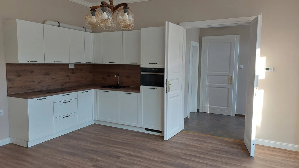 Kiadó 50 m²-es, igényes, minőségi ingatlan Győr-Nádorvárosban lakásnak vagy vállalkozásnak