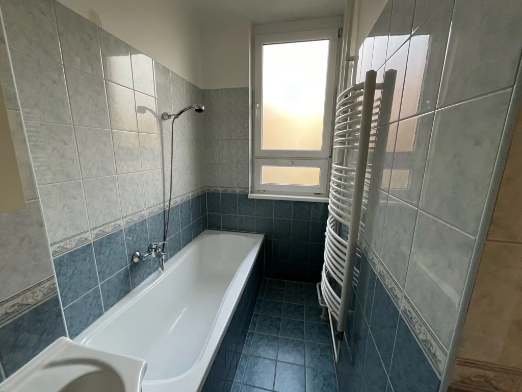 NYÍREGYHÁZA BELVÁROS KÖZELÉBEN FELÚJÍTOTT LAKÁS KIADÓ