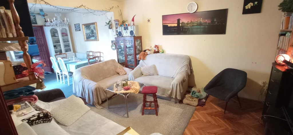 NYÍREGYHÁZA HÍMESBEN 84 NM-ES 2+1+NAPPALIS LAKÁS ELADÓ