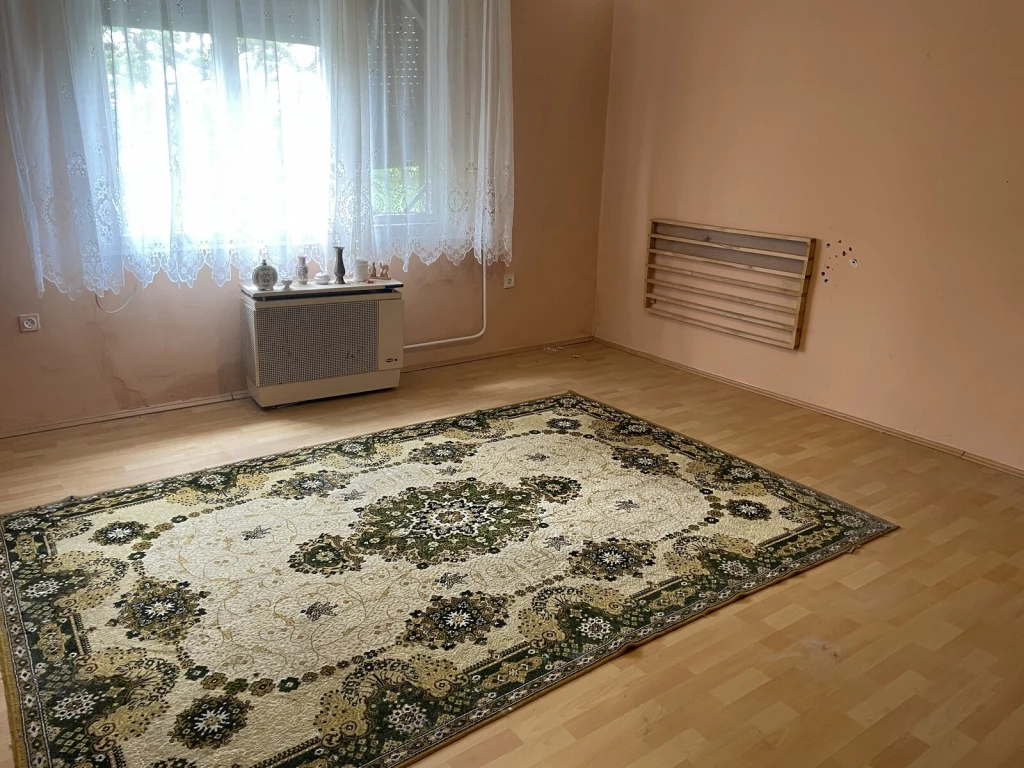 NAGYKÁLLÓ CSENDES UTCÁJÁBAN ELADÓ EGY 85 M2-ES CSALÁDI HÁZ