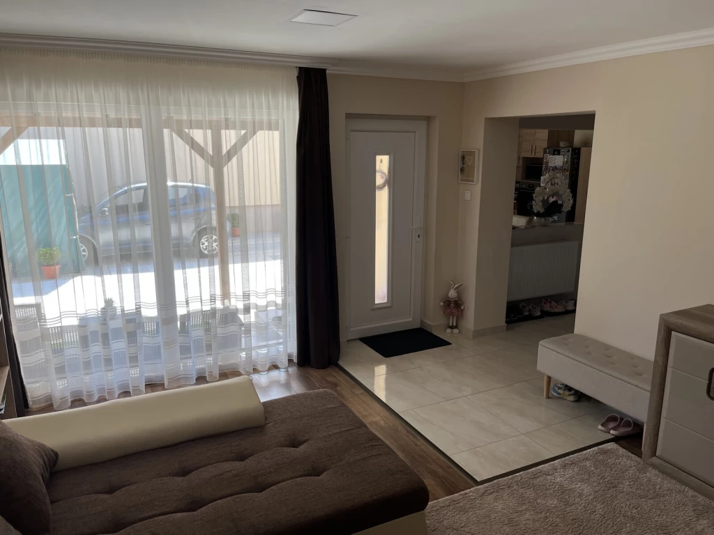 NYÍREGYHÁZA-BORBÁNYÁN 110 M2-ES, KITŰNŐ ÁLLAPOTÚ, FELÚJÍTOTT CSALÁDI HÁZ ELADÓ
