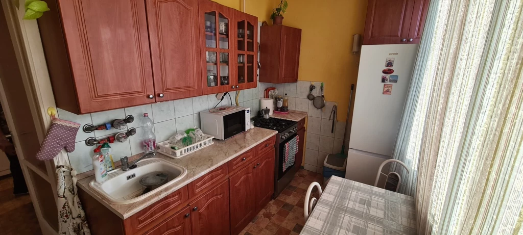 NYÍREGYHÁZA ÓSZŐLŐ UTCÁN 1+2 SZOBÁS LAKÁS ELADÓ.